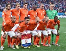 荷兰队在与球星Frimpong的休息后闪过加拿大队